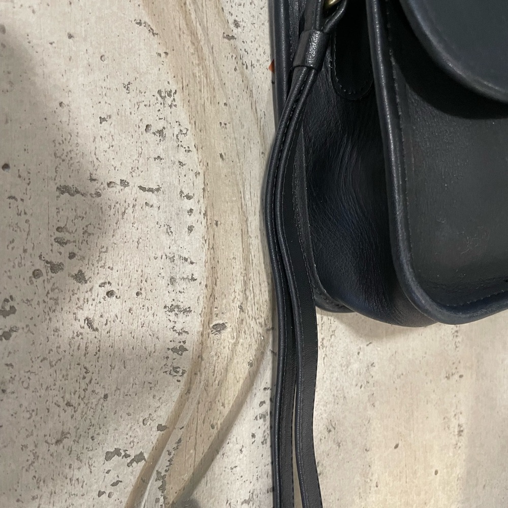 Coach vintage wristlet purse. Rare. Gorgeous condition no patina on the brass. - Picture 3 of 5